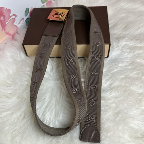 💯Authentic Louis Vuitton Monogram Canvas LV Cut Belt 80CM🍀 - Picture 9 of 15